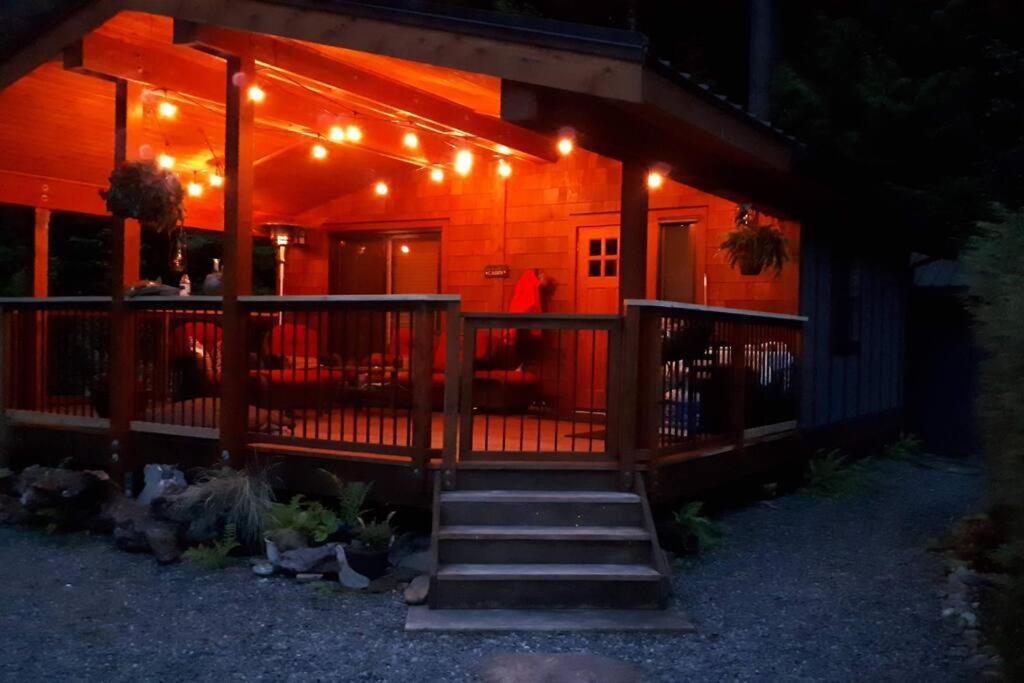 Cozy Corner Cottage Port Renfrew Exterior foto