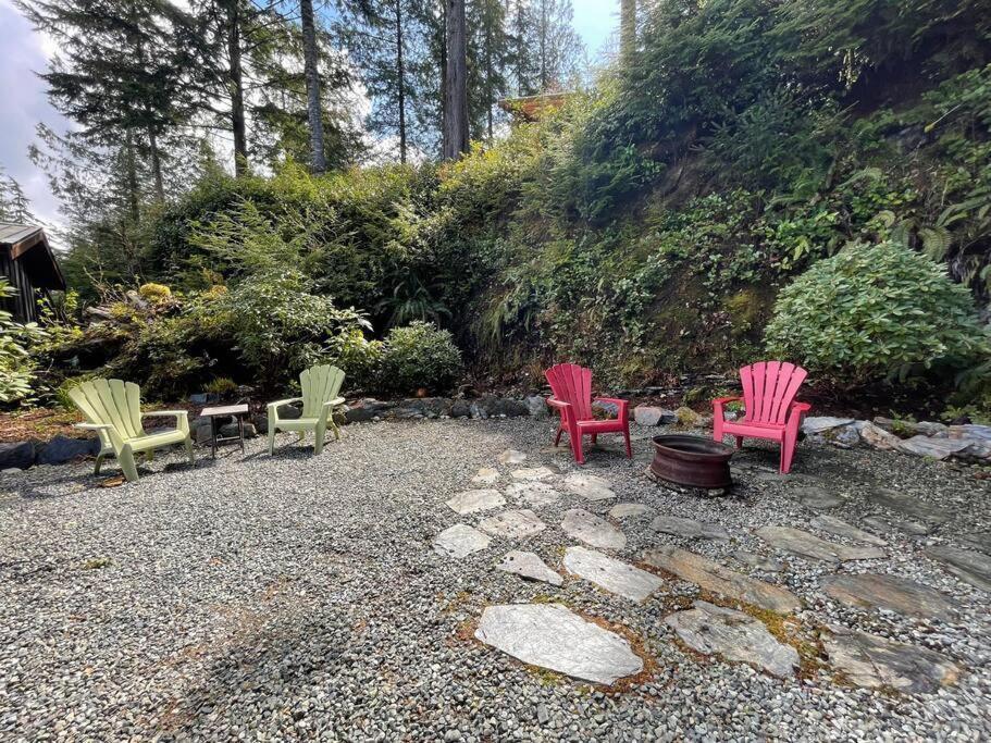 Cozy Corner Cottage Port Renfrew Exterior foto