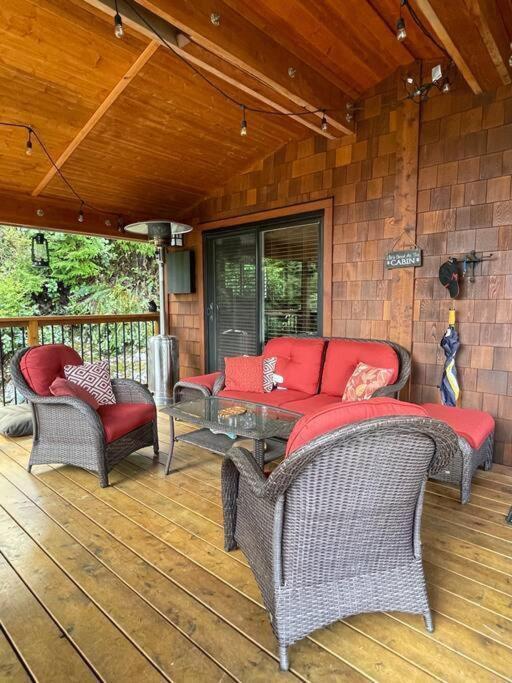 Cozy Corner Cottage Port Renfrew Exterior foto